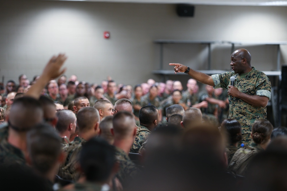 General Robert B. Neller visits Camp Johnson and Camp Geiger