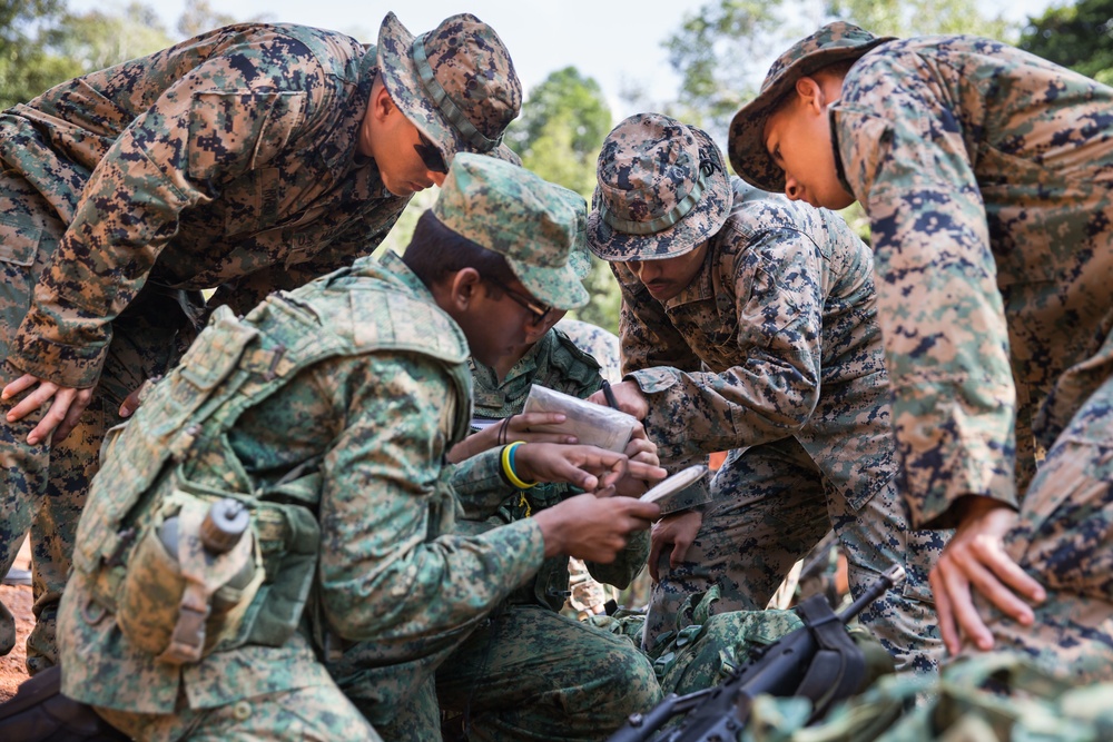 Valiant Mark 2017: U.S. Marines and SAF Navigate the Jungle