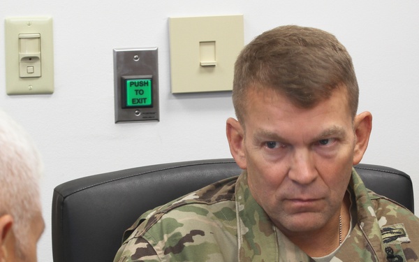 ARNORTH Commander greets troops at Camp Blanding