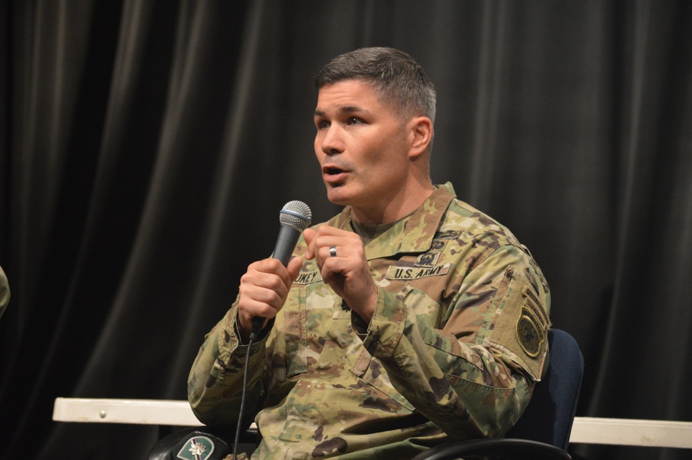 Phoenix Recruiting hosts Special Forces leadership for high schools tour