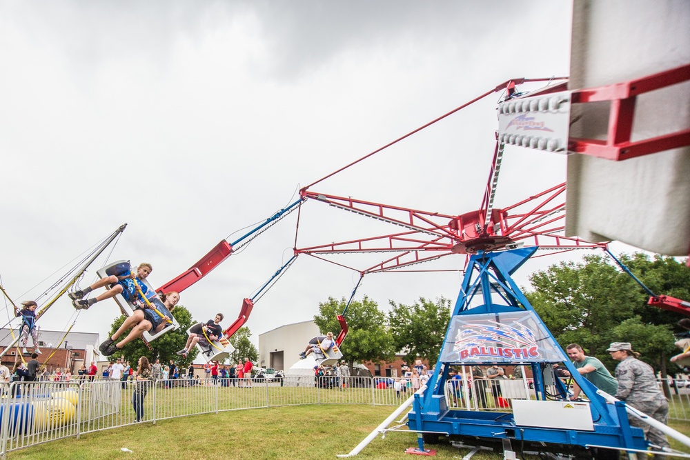 Missouri Airman and families have a Fun Day