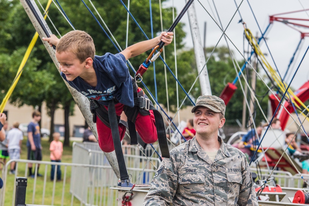 Missouri Airman and families have a Fun Day