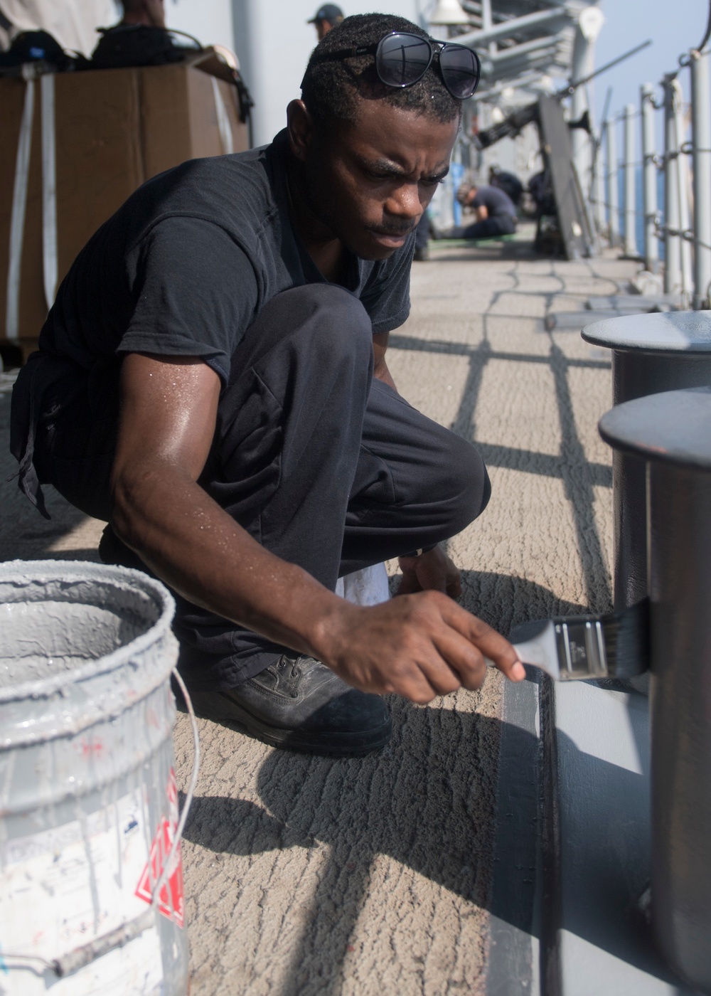 USS Lake Erie (CG 70) Sailor conducts preservation
