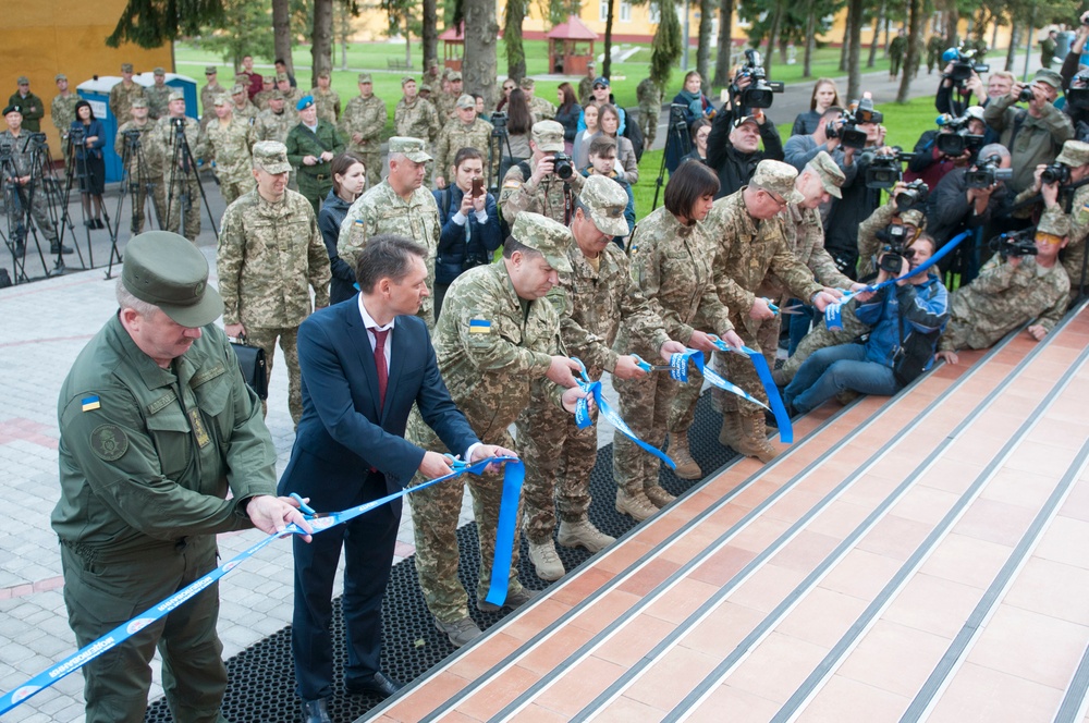 Ukrainian Minister of Defense opens simulation center at Yavoriv CTC