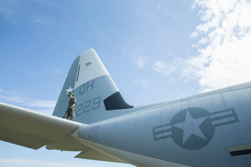 Marines of VMGR-234 deliver fuel and food to a FARP in Marathon, Florida