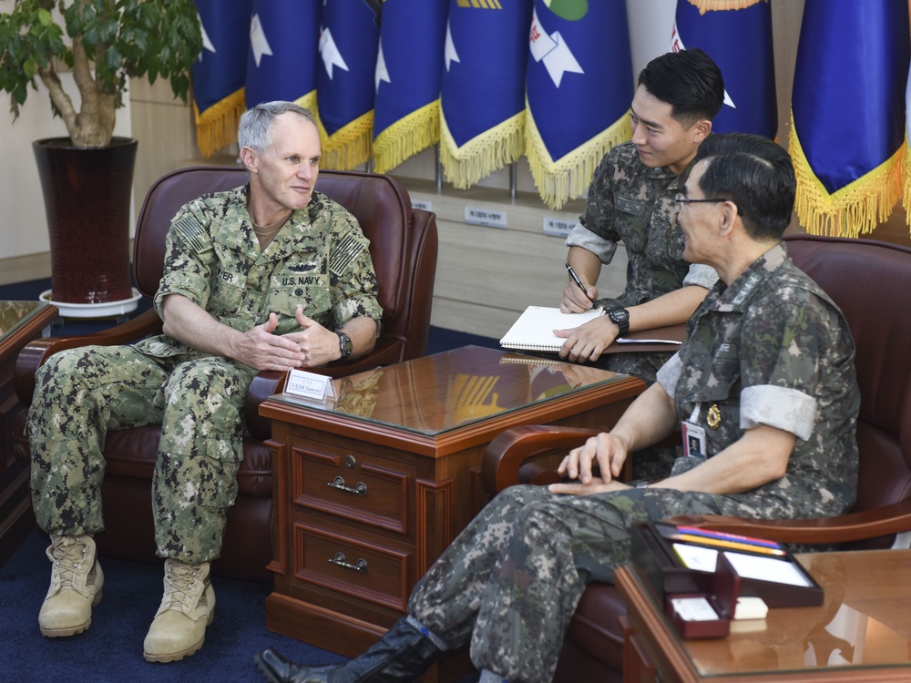 20170914 VADM Sawyer visit and MOU Signing with CRF