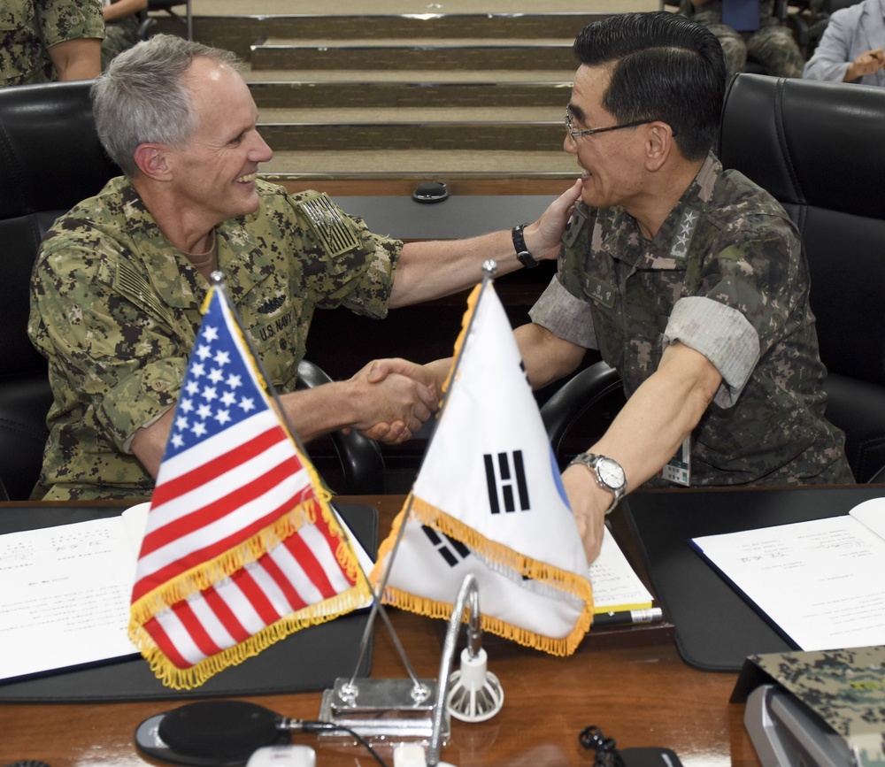 20170914 VADM Sawyer visit and MOU Signing with CRF