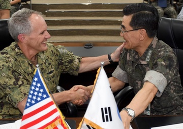 20170914 VADM Sawyer visit and MOU Signing with CRF