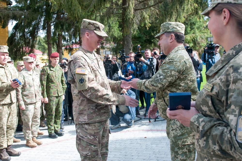 Edmond local receives award from Ukrainian Minister of Defense
