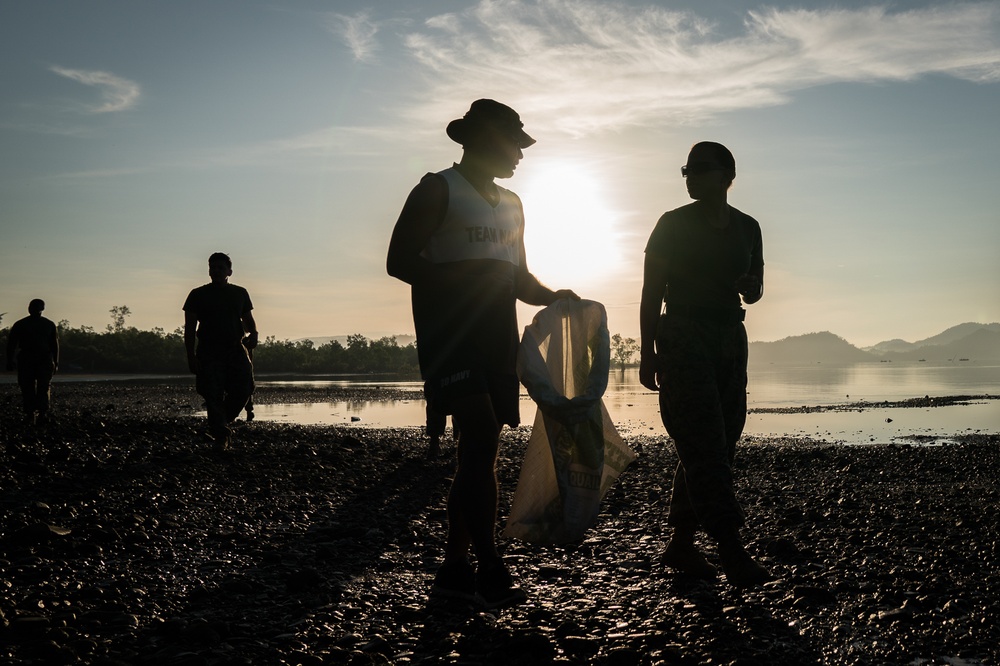 PHL, US cleanup the coast