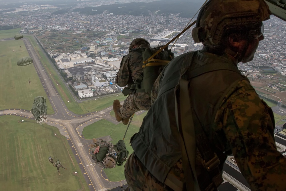 Yokota displays airlift capabilities during the 2017 Japanese-American Friendship Festival