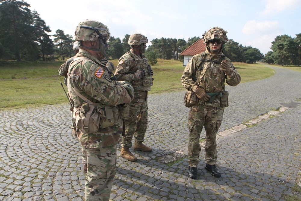 Leaders from the Michigan Army National Guard’s 1st Battalion, 125th Infantry Regiment and the Royal Wessex Yeomanry, a British Reserve Armor Regiment, Discuss Combined Arms