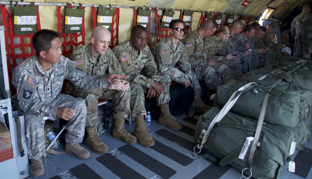 Wisconsin National Guard Soldiers hitch Air Force ride home