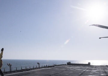 29th CAB Soldiers, military sealift command team up for deck landing qualifications