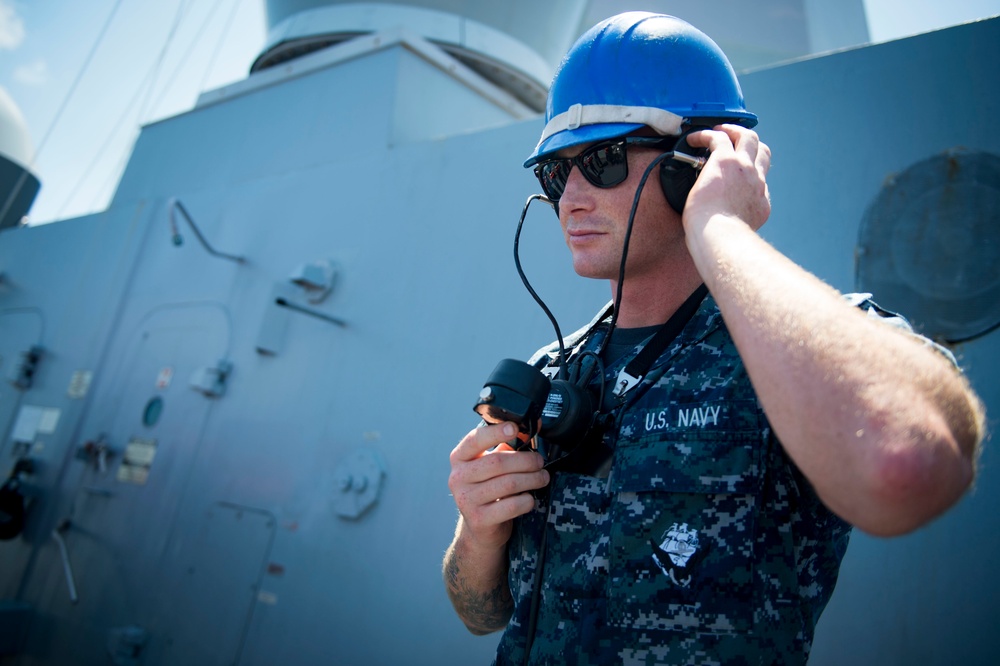 USS New York performs RAS during hurricane relief efforts