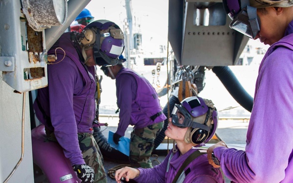 USS New York performs RAS during hurricane relief efforts