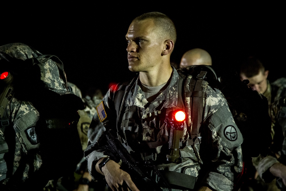 Air Assault Class 307-17 Six Mile Road March