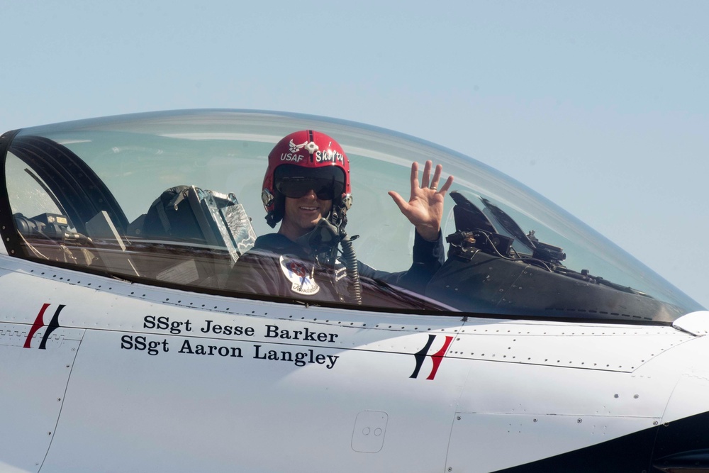 Thunderbirds display precision at America’s air show