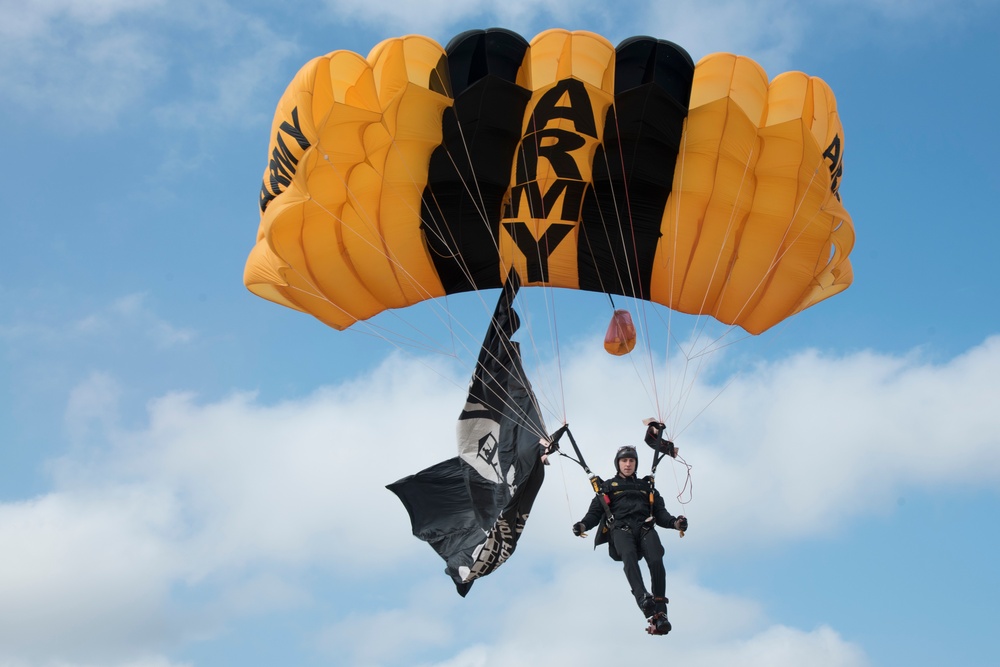 Golden Knights parachute into America’s Air Show