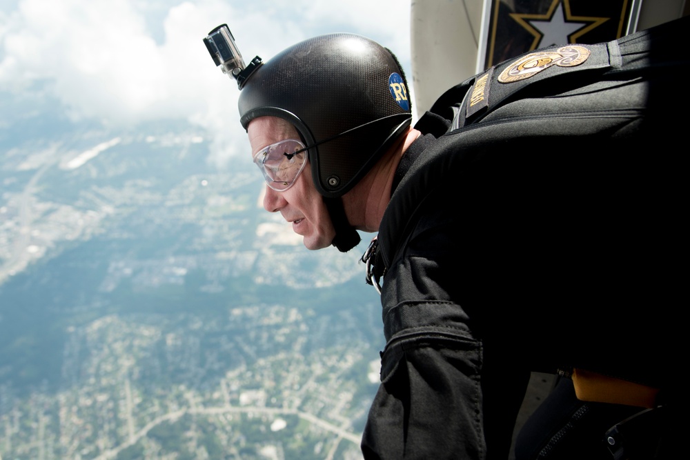 Golden Knights parachute into America’s Air Show