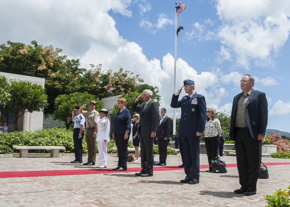 Australian Minister of Defense visits National Memorial Cemetery of the Pacific