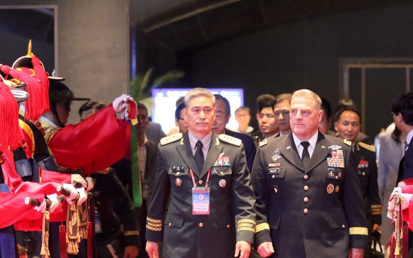 Top land forces commanders from 28 nations gather to address non-traditional security threats