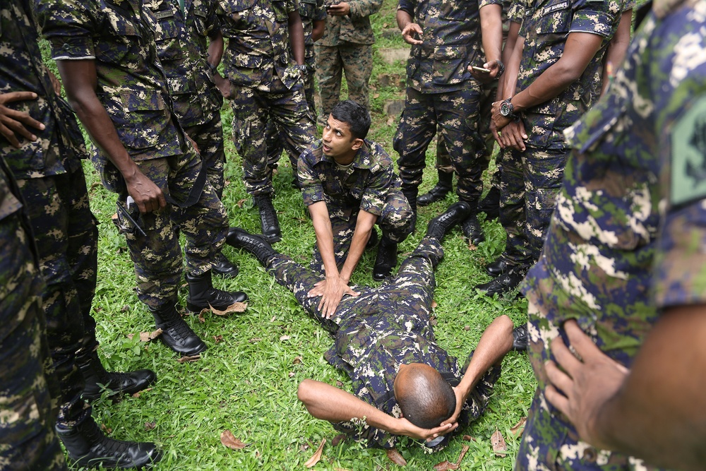U.S. Navy conducts hands-on medical training with Sri Lankan counterparts