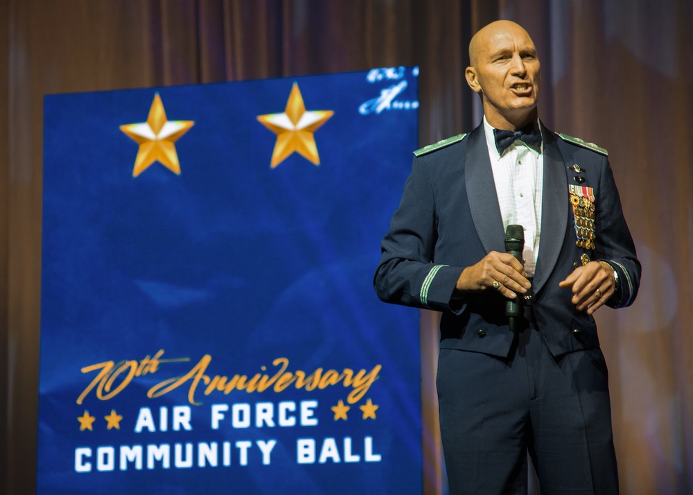 Maj. Gen. Zadalis speaks at 70th Anniversary Air Force Ball