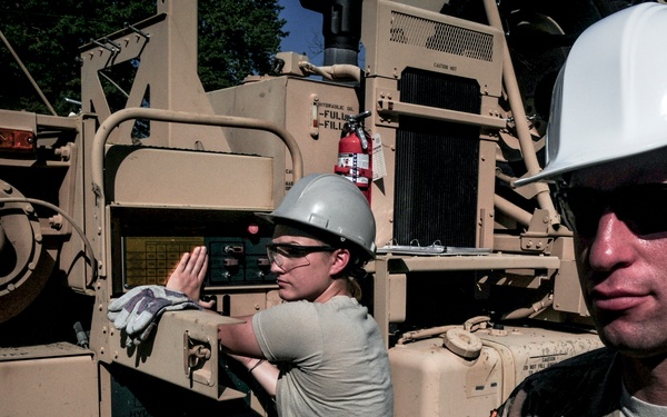 During “Hotel 8” school Active Duty, National Guard and Reserve soldiers train on advanced vehicle recovery
