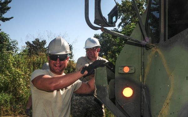 During “Hotel 8” school Active Duty, National Guard and Reserve soldiers train on advanced vehicle recovery