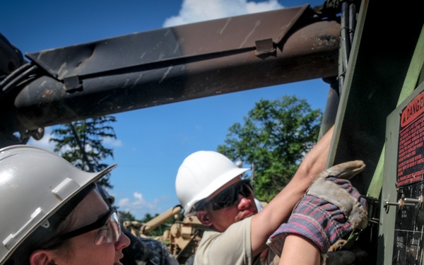 During “Hotel 8” school Active Duty, National Guard and Reserve soldiers train on advanced vehicle recovery