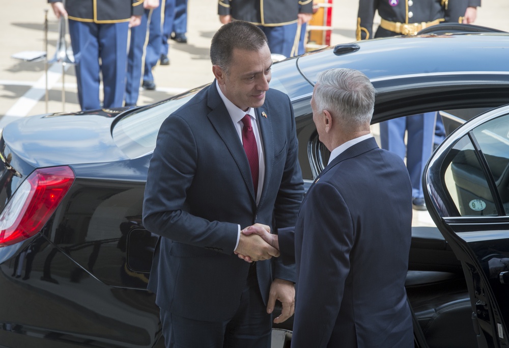 SD hosts Romanian minister of defense