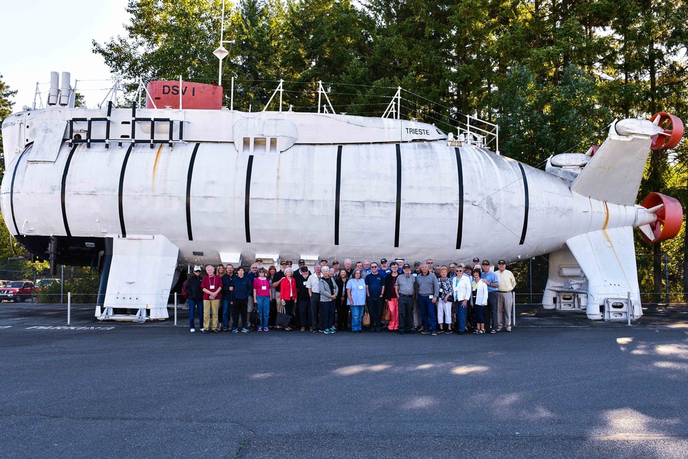 mariana trench trieste submarine