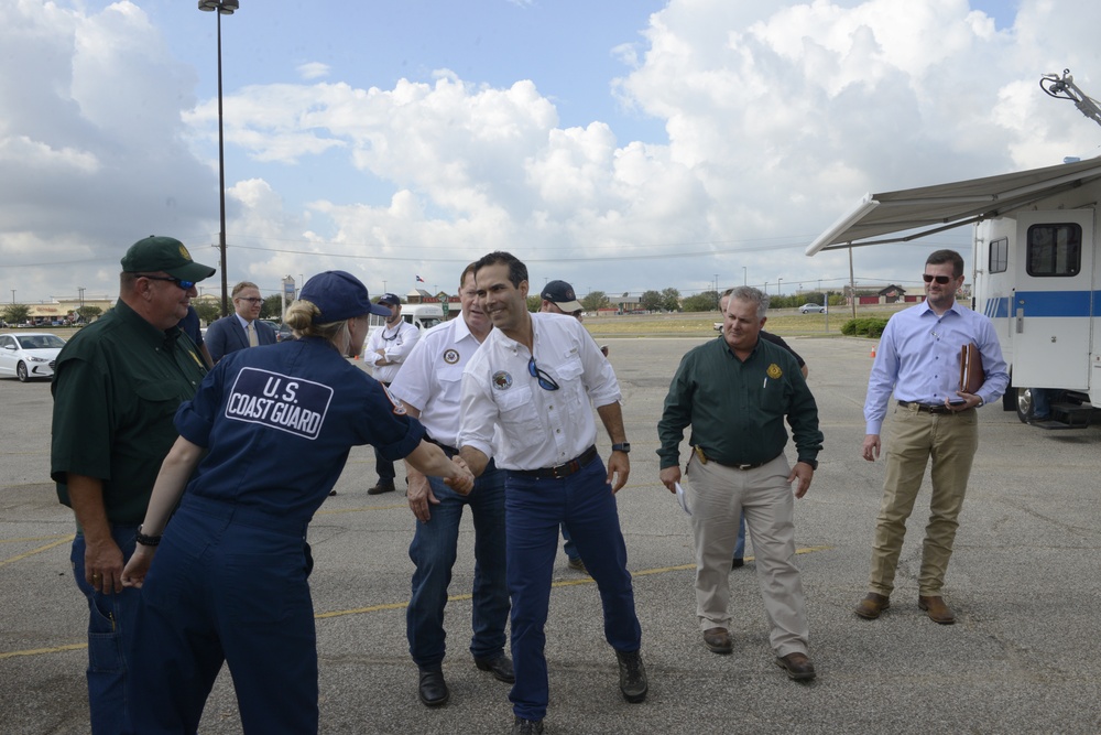 Coast Guard receives visit from Texas public figures