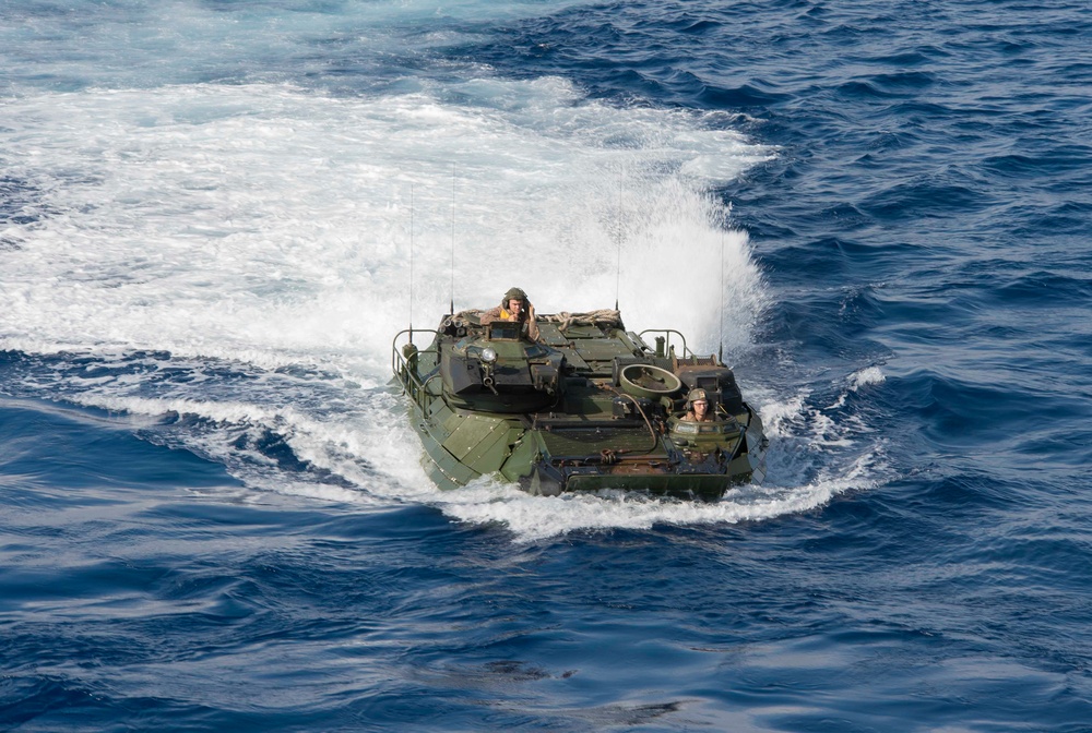 Amphibious maritime warfare exercise aboard the amphibious assault ship USS Bonhomme Richard (LHD 6)
