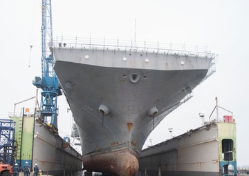 USS Makin Island (LHD 8) Enters Dry Dock