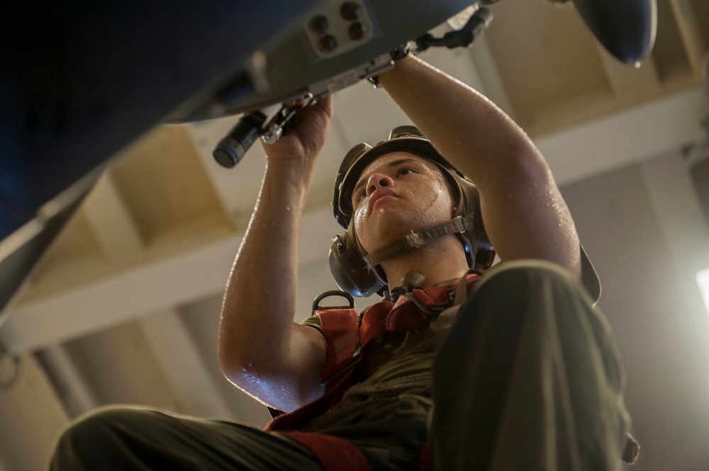 USS America Marine conducts maintenance