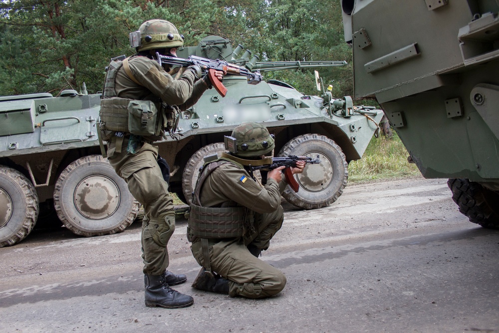 Ukrainian National Guard soldiers hold their ground