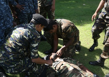 U.S. Navy conducts hands-on medical training with Sri Lankan counterparts