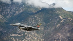 Final operational F-16s depart Hill AFB