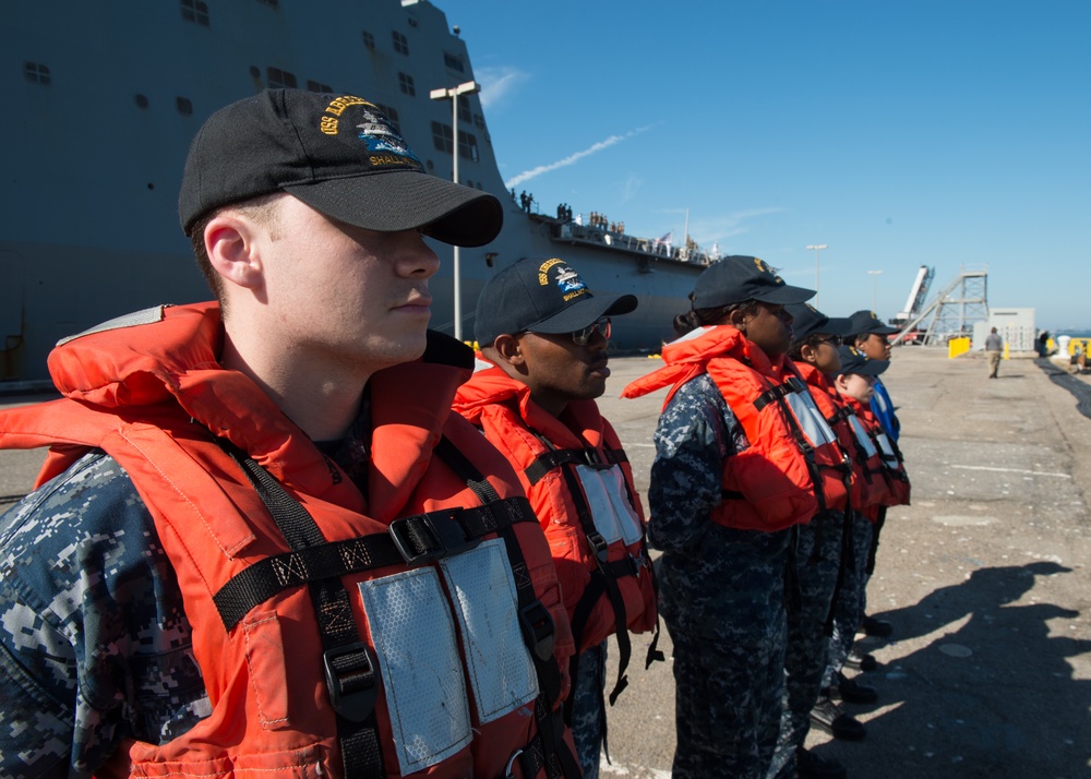 DVIDS - Images - Bataan Amphibious Ready Group Homecoming [Image 17 of 28]