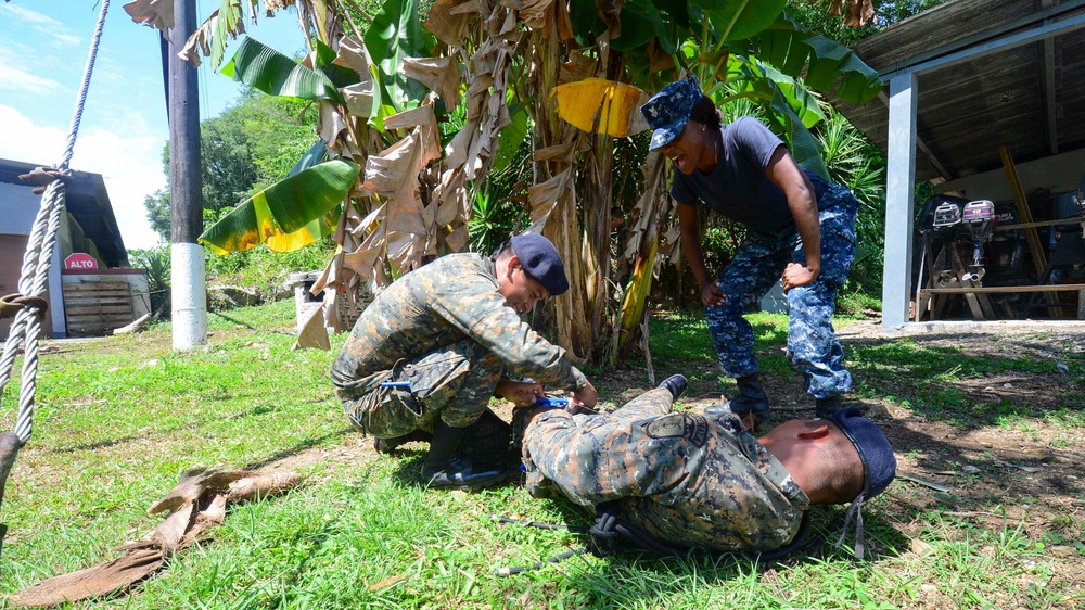 U.S. Navy Sailors Teach Combat Life Saving Course in Guatemala during SPS 17