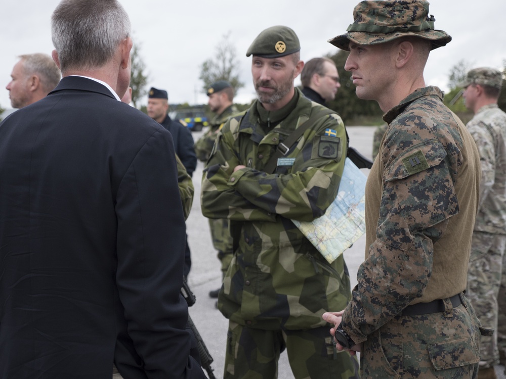 Marines participate in Exercise Aurora 17 in Sweden