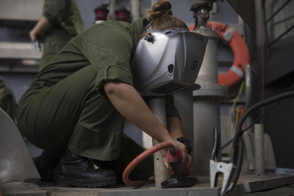 Hull Maintenance Technician of Assault Craft Unit 5 Aboard USS San Diego (LPD 22) Conducts Preservation