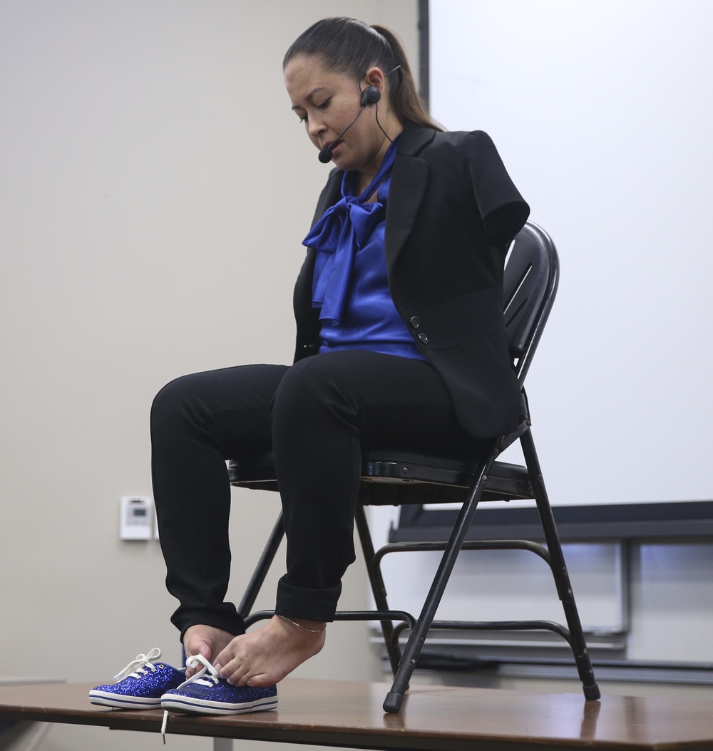 Jessica Cox visits Camp Pendleton