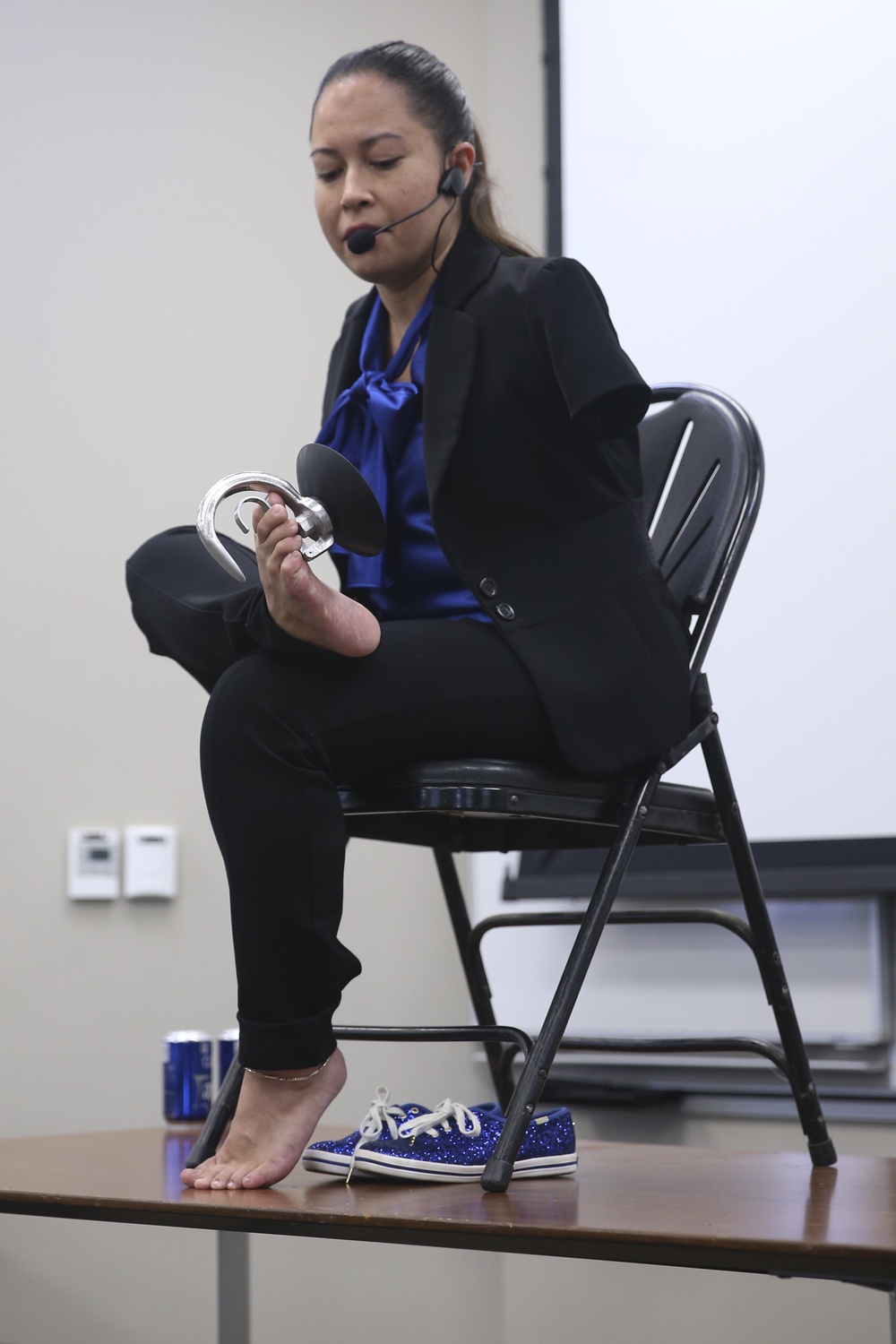 Jessica Cox visits Camp Pendleton