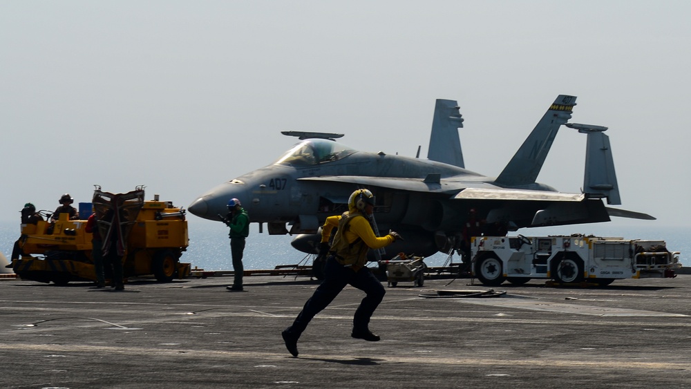 Nimitz Supports Operation Inherent Resolve