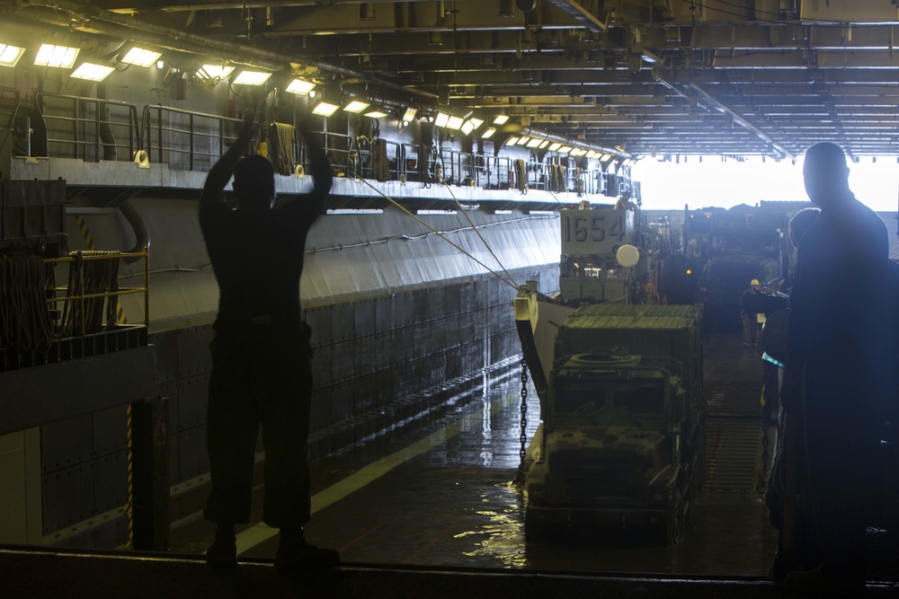 26th MEU, USS Kearsarge send supplies, personnel to Puerto Rico