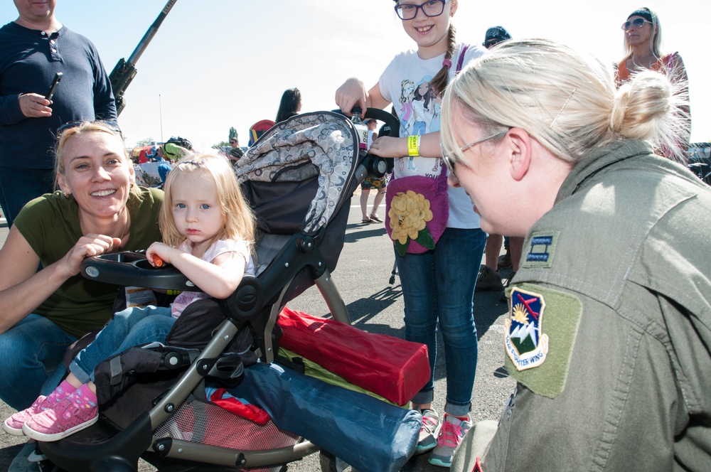 Oregon National Guard participates in Oregon International Airshow