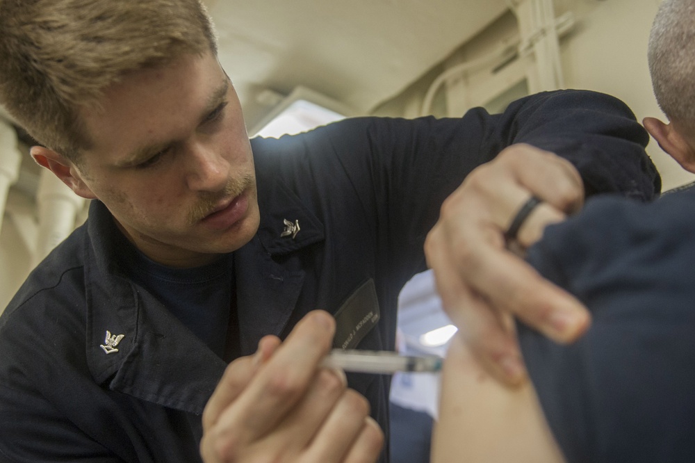 USS America Sailors administer flu shots